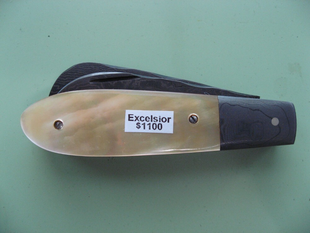 DANIELS FAMILY KNIFE BRANDSEXCELSIOR KNIFE CO.GOLD LIP PEARL GAME SCOUT