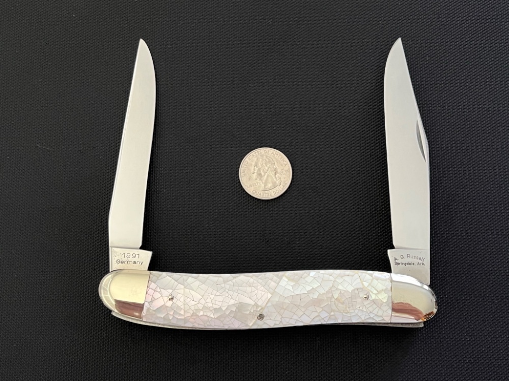 AG Russell Jumbo Muskrat Genuine Crackle Mosaic Mother of Pearl Display