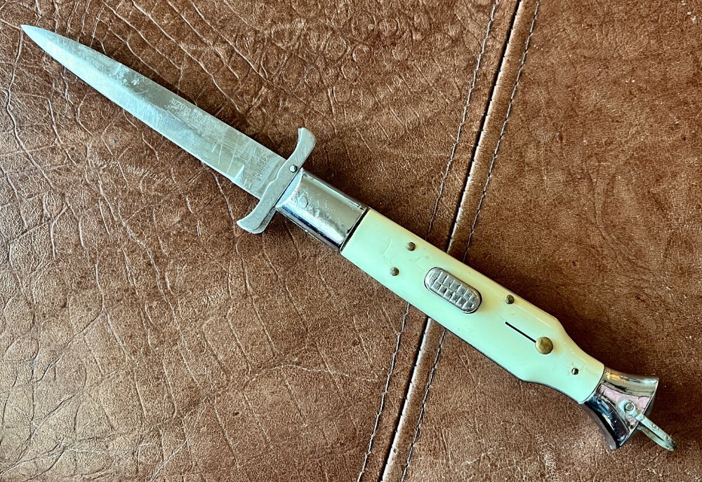 Rare Rizzuto Estileto Milano, White Handle, Wasp Body, Square