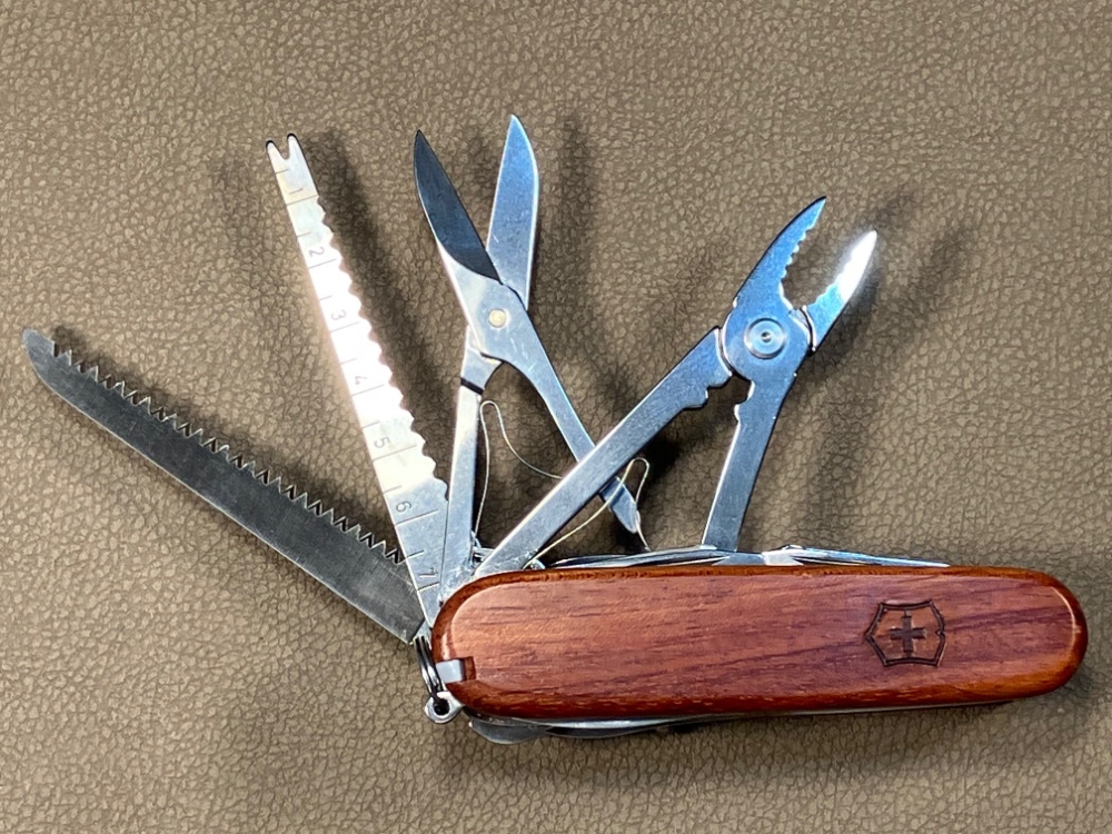 Victorinox swiss sale champ wood