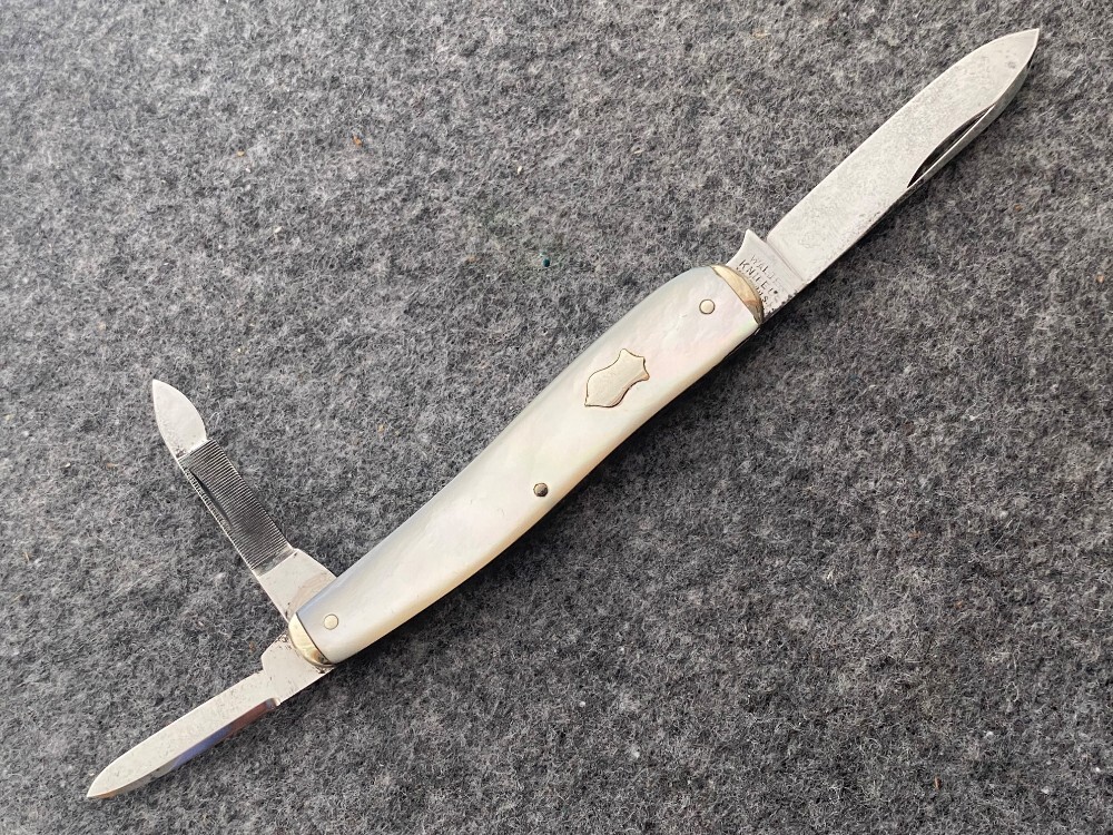 Walden Knife Co. Made In USA pearl Whittler