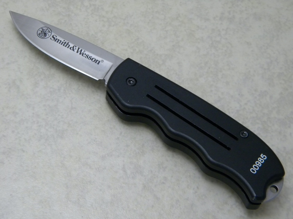 Smith & Wesson SW1300 USA Twist Automatic Switchblade Knife