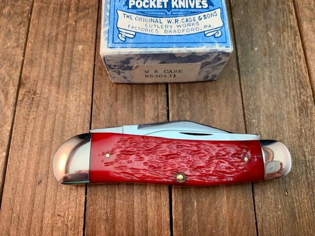 Case Classics Split Back Spring Whittler Red Banana Jigged Bone