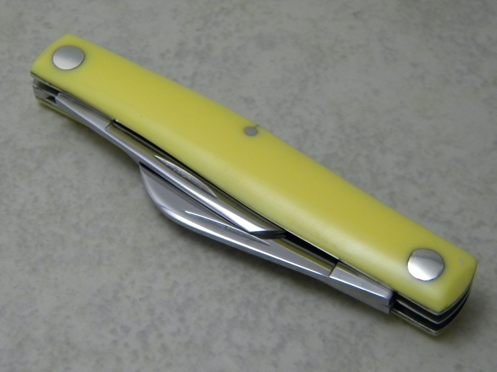 Case XX USA 3 Dot 1977 Yellow 33092 Birdseye Rivet Stockman Knife