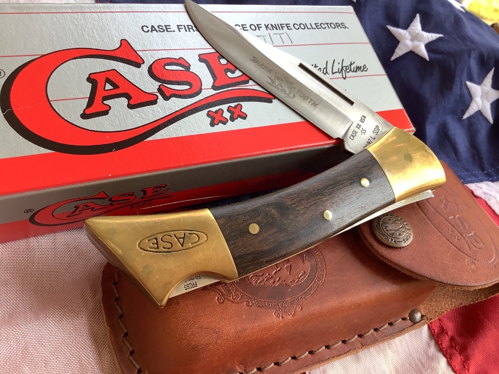 1989 Case xx Shark Tooth Folding Hunter w/ Wood Handles