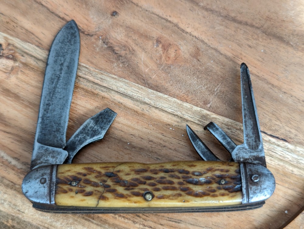 1948-1956 Camillus Jigged Bone Handle 4 Blade Scout Style Knife
