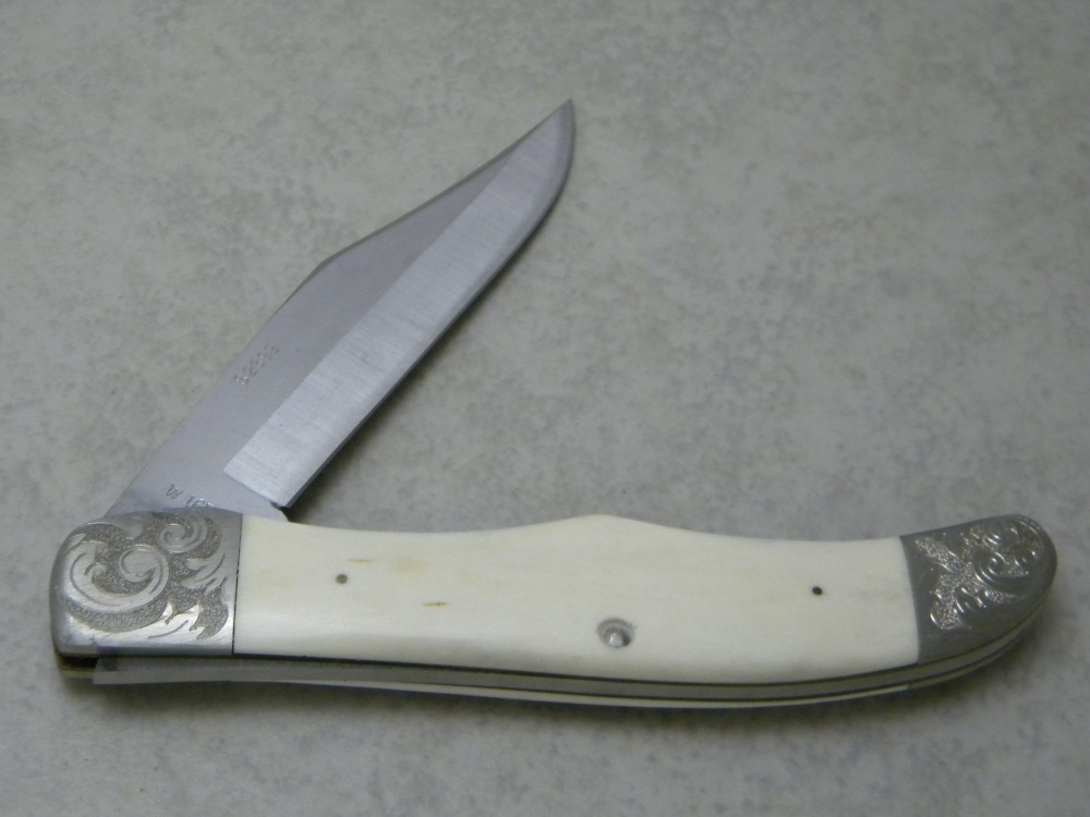 Case XX Stainless USA 3 Dot (1977) W165 SSP SAB Scrimshawed Bone