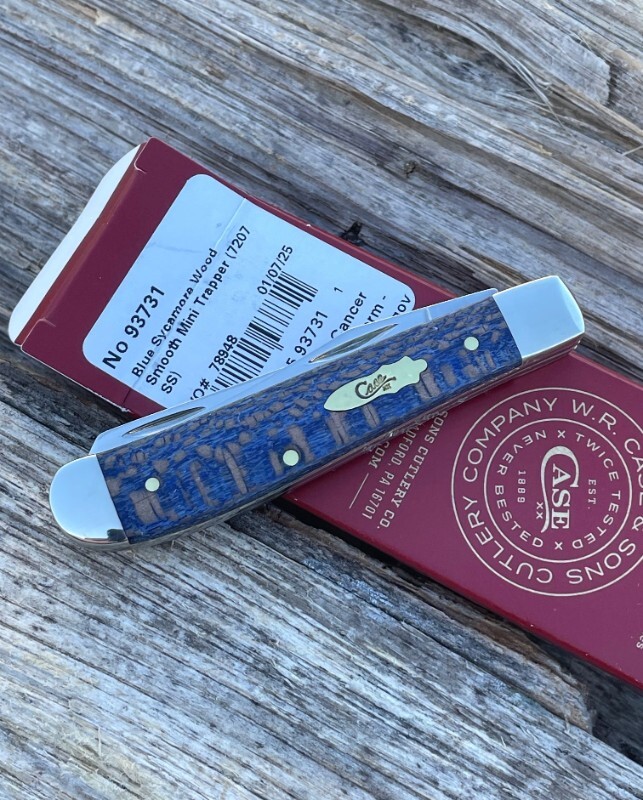 CASE XX ** FPR 2025 BLUE SYCAMORE WOOD SMOOTH MINI TRAPPER