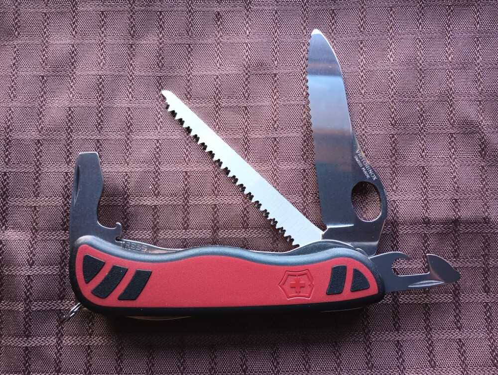 ボーノ Victorinox One Hand Forester - Red 54849