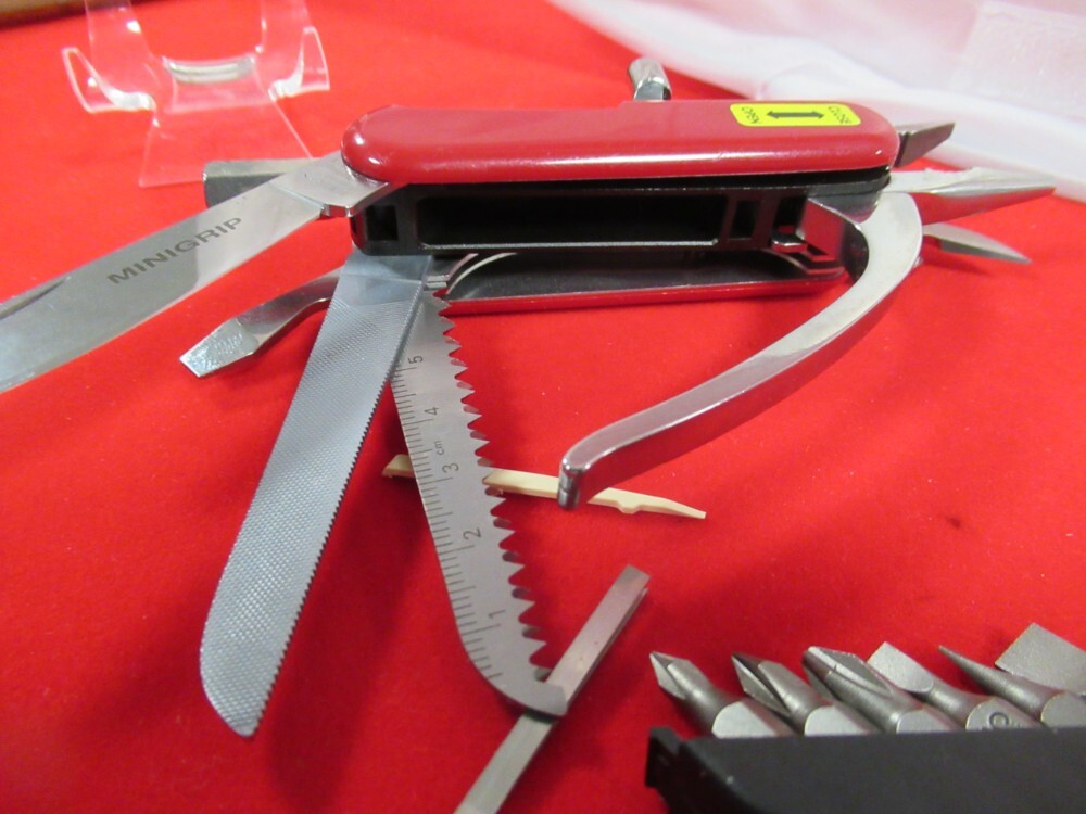 Wenger Knife Switzerland Swiss Army Sak 85mm Waiter Red