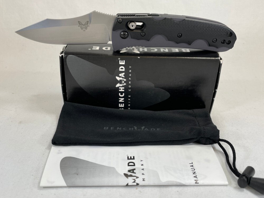 BENCHMADE USA 4200 Snody Design Black Axis Lock Auto Resistor w