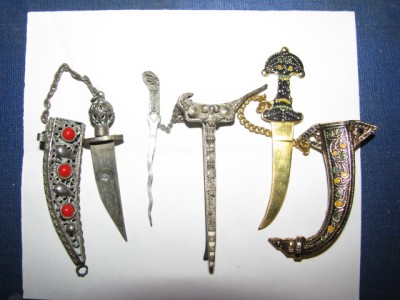 4KnifePins2.jpg
