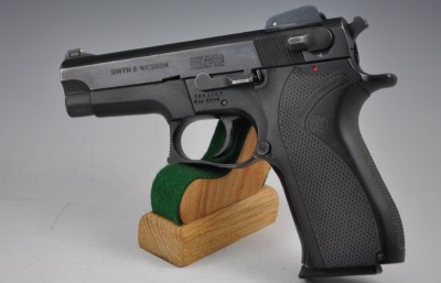 Smith & Wesson 5904.jpg
