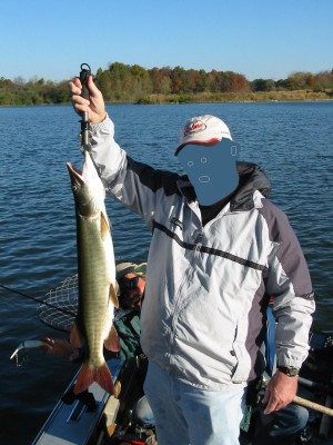 Jerry D's 36 in Muskie @ Lake Kincaid 10-23-03.JPG