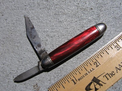 Imperial Ruby Red Shell Handle Knife 002.JPG