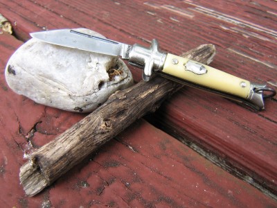 olonial Miniature Bowtie Knife USA 011.JPG