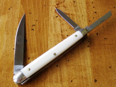 GEC 890310 Tidioute Executive Whittler Ivory Acrylic #13 of 25 Pile Open.JPG