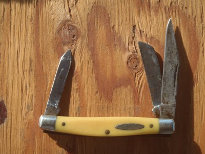 Schrade Walden NY. USA.834Y
