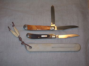 2 Schrade Trappers.jpg