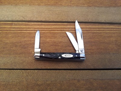 CASE XX 6333 Rough Black_front blades open.jpg