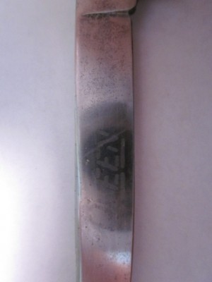 exaample of Queen block stencil blade etch, 1945-1950