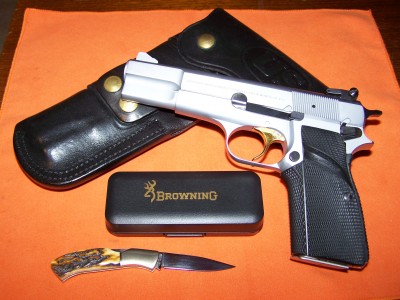 Browning 9mm and Stag Knife.jpg