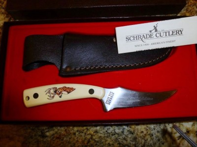 Schrade USA Scrimshaw Limited Edition Set Color Deer Head.jpg