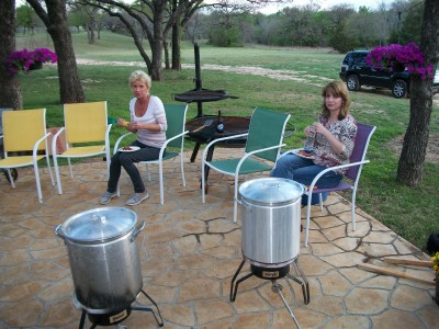 ...and pretty women....Mrs. Unk on the right.