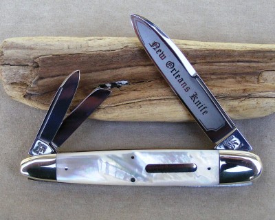 New Orleans knife and Celebrated Anglo-Saxon different placement of bar shield