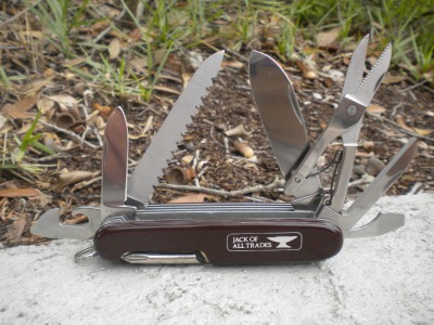 Colonial Swiss Army Style Ranger Series Camp Knife 001.JPG
