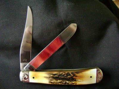 Case Trapper - 05254 SS Sn 137 Stag - Open Pile.JPG