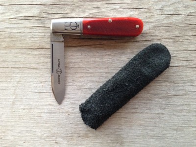TC Barlow with single spear point blade in sawcut Red Bone