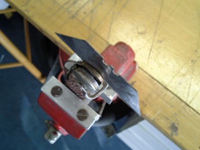 Here's where I positioned the razor to cut the bail end.