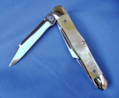 Camillus 72 Gold Lip Pearl - Open One Blade.JPG