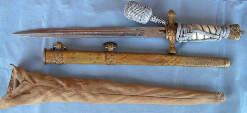 The Klaas mark can be seen at blade end of tang.