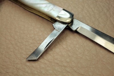 Camillus 1047 MOP Handles - No Pattern Stamp.jpg