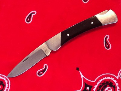 Olde English Script found on all early, micarta-handled 500 series Bucks, then on earliest wood-handled 500s.