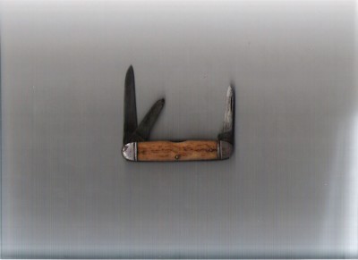again camillus? knife measures 3 10/16 closed