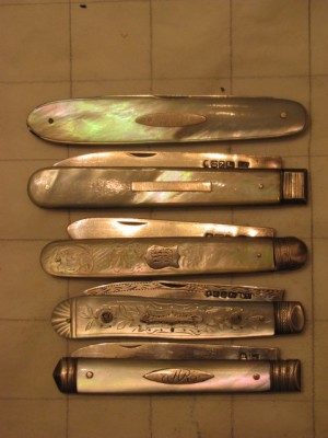 5PearlFruitKnives1.jpg