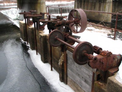 A mechanized water gate opening