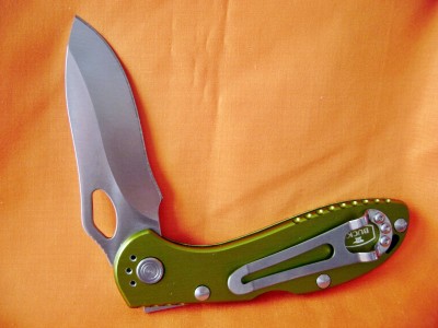 Buck Slimline 721GRSWM Green - Plain Edge (Walmart) Open Pile.JPG