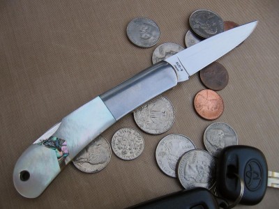 Moki Pliant with Mother of Pearl - Abalone Insert.JPG