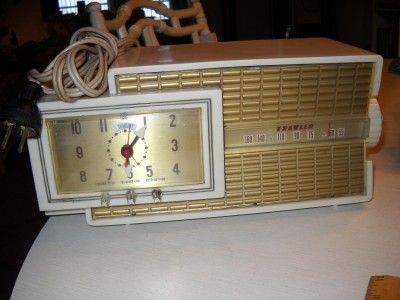 Travler AM Radio USA 002.JPG