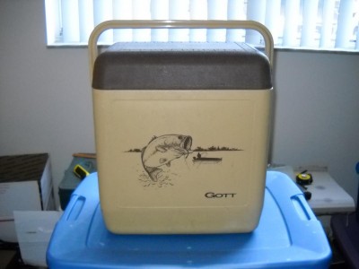 vintage GOTT COOLER HUNTING BASS FISHING 001.JPG