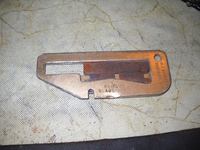 razor blade keyring 002.JPG