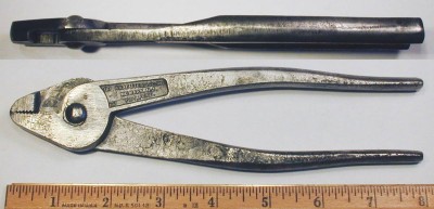 kraeuter_us_8in_pliers_pend_plain_f_cropped_inset.jpg
