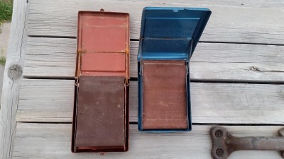 TOP cigarette roller_open.jpg