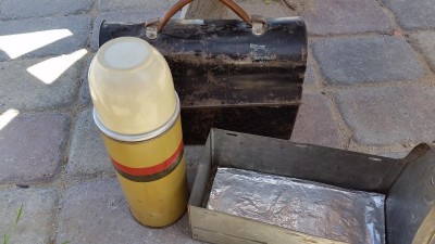 Universal Lunch box with Thermos_pic5_apart.jpg