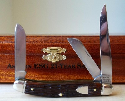 825 Schrade Walden with bone and rare shield