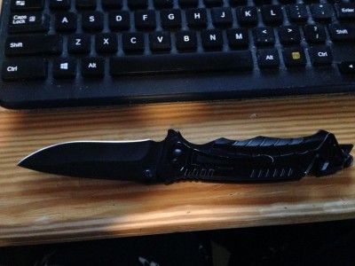Picture of knife with blade out
